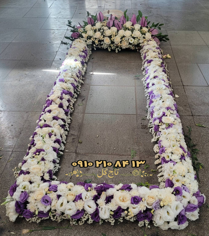 دورمزاری بنفش و سفید با آنتوریوم کد ۱۱۴۸ | قاب گل کامل مزار ویژه چهلم و سالگرد